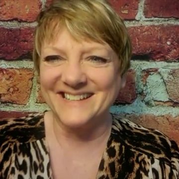 7d174214-da5d-43d8-8a28-2df657846331 Dans les coulisses de la tournée française d’Alison Arngrim