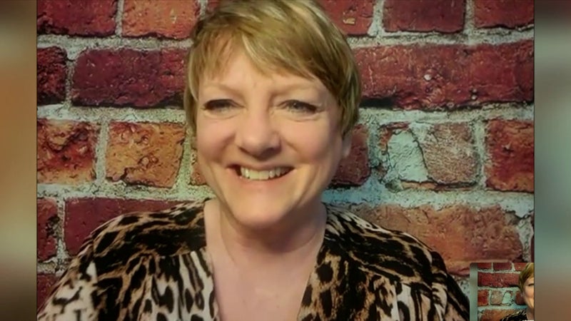 7d174214-da5d-43d8-8a28-2df657846331 Dans les coulisses de la tournée française d’Alison Arngrim