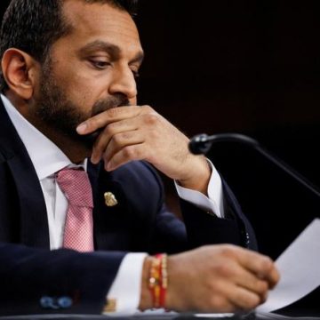 827dedaf-60a2-42a2-b46d-3710cdd885c6 Des agents du FBI licenciés attaquent Kash Patel en justice