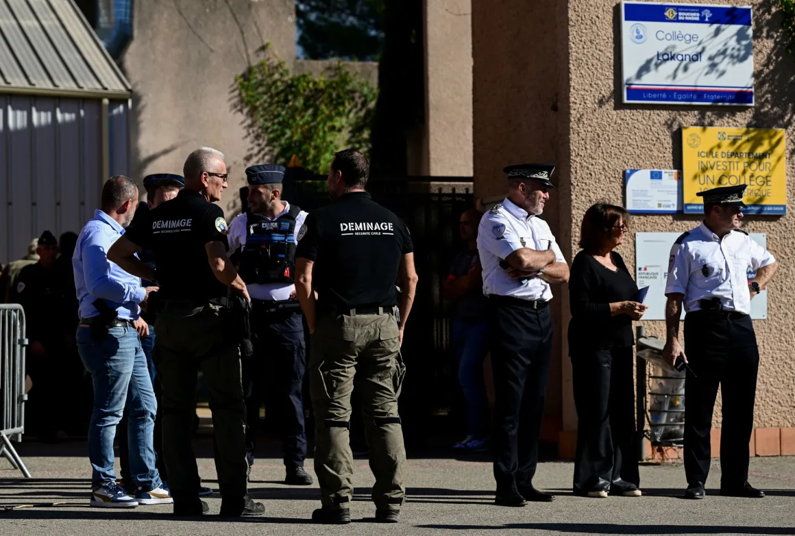 Un collégien influencé par une mouvance ultraviolente placé en détention
