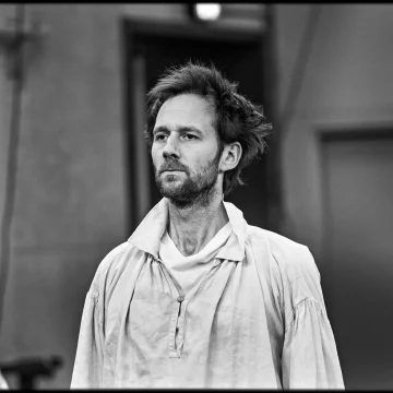 86888446-3485-4b5b-8ed6-af8094e80ddf Benjamin Lavernhe et son univers théâtral et cinématographique