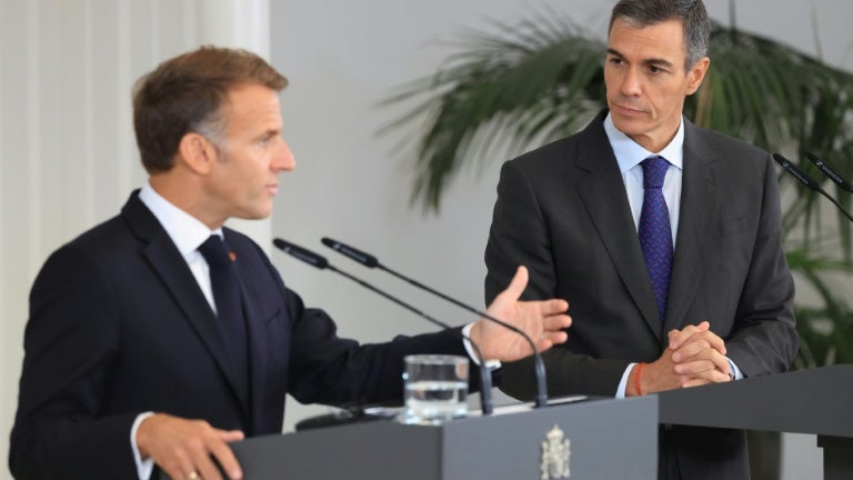 8f18ed27-d86b-44e4-a24a-f687ae41f161 Macron et Sánchez face au rejet du traité franco-espagnol par le Sénat