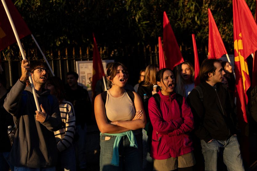 Students rally in Athens in solidarity with young protesters in France Manifestations étudiantes en Grèce en solidarité avec les lycéens français