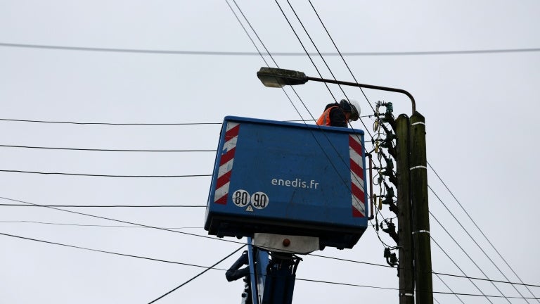 900962f8-a3f0-4d3d-8eaa-5e07dc782250 Interventions d’Enedis après les tempêtes en Bretagne et Normandie