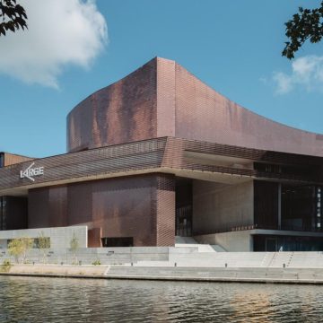 92179bc4-c3ff-4e5b-8ea9-ffa245cbfe04 Large, le nouveau centre d’art contemporain sur l’île Seguin