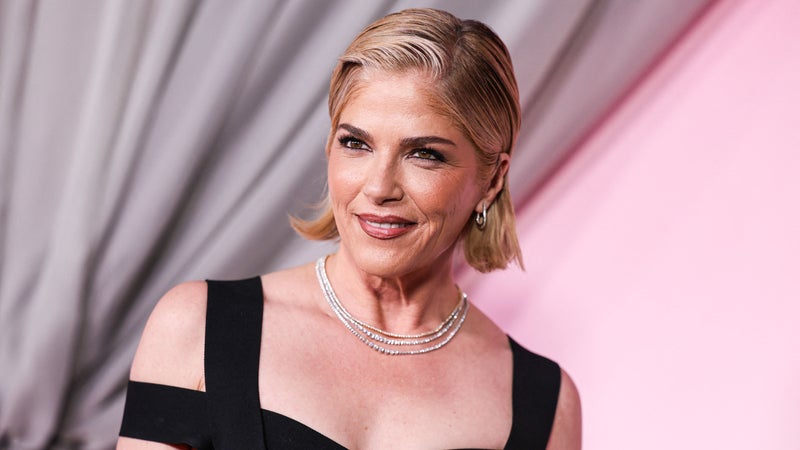 95ddbed4-2401-435e-a72d-25c60d5f1f7a Selma Blair arrêtée pour violences à bord d’un vol