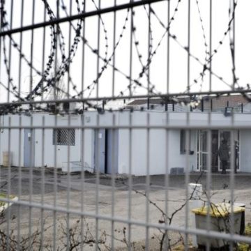 985dc18f-5367-4c87-8e55-8d8116cd36e4 Incendie dans un centre de rétention administrative près de Lyon