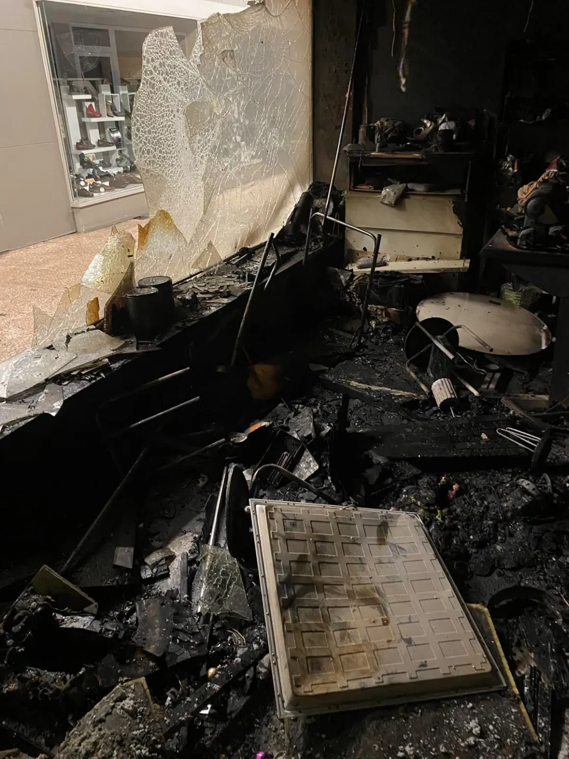 Destruction de la boutique Aymaou lors des manifestations à Saint-Étienne