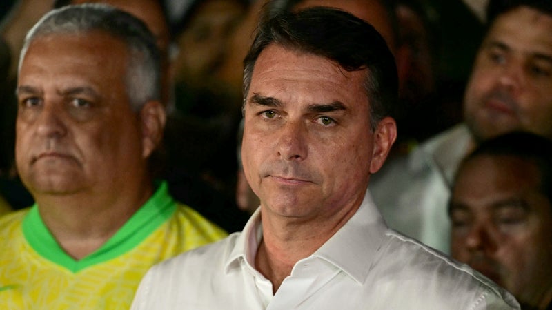 9f9d10d5-3f10-4321-b099-24955428b4b3 Flavio Bolsonaro conteste les résultats de l’élection