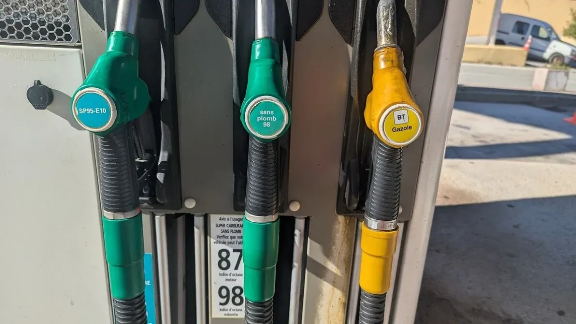 b1c5c56b-1bf5-4954-98f0-f9a787909e7b Le G7 s’accorde sur la libération de stocks de carburants