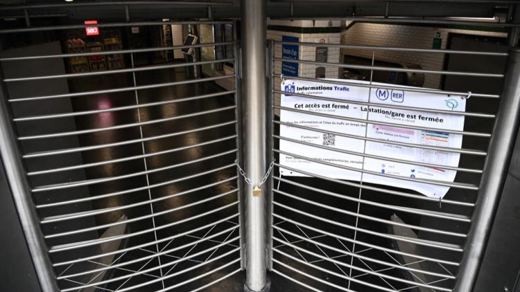 b498ff47-f713-4825-802d-1810ba2644c4 Fermeture de deux stations de métro à Paris en raison des manifestations lycéennes