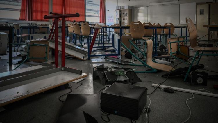 b5377922-a4bb-4c68-bd5e-ed43ee14a789 Vol et destruction de matériel informatique dans un lycée près de Bordeaux