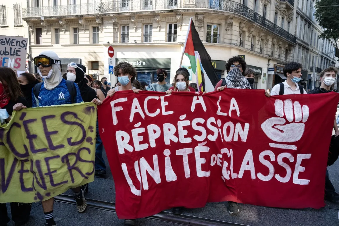 c666cd33-6b58-497c-9cc8-14d2dc52c72a Tension chez les proviseurs face à la mobilisation lycéenne