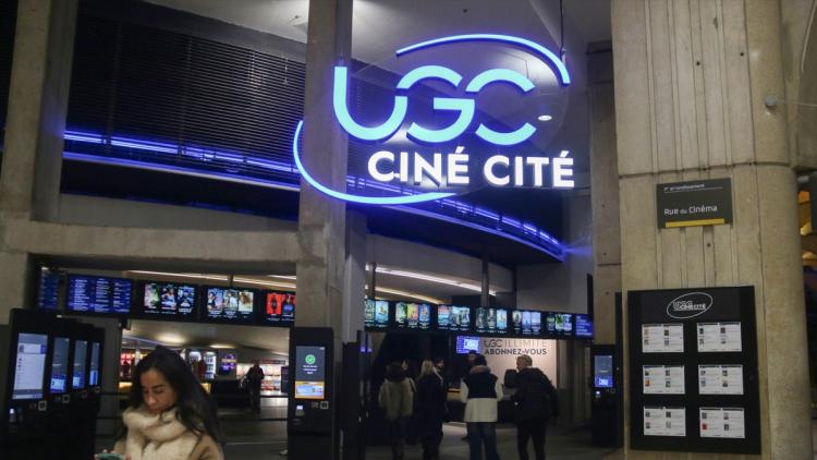 cc005349-76b6-49e5-b6d0-33d26bf54ce0 Un couvre-feu provoque l’évacuation du cinéma UGC à Châtelet-les-Halles