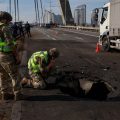 Les Ponts de Kiev Sous Les Raids Intensifiés de la Russie