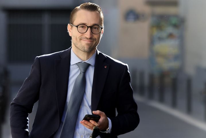 e1c4c5fa-3727-4aa2-9456-656ef36abff0 Le mouvement en ligne contre l’extrême droite en France