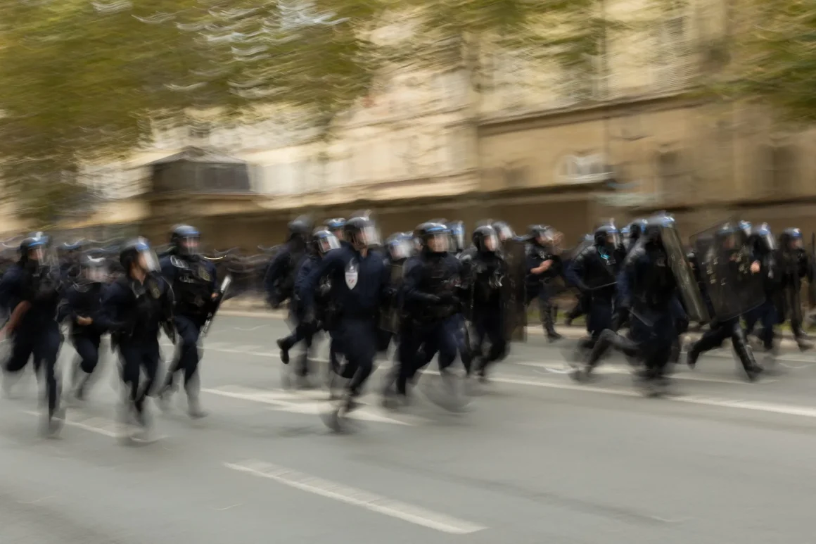 Macron refuse la démission de Nuñez et demande des actions