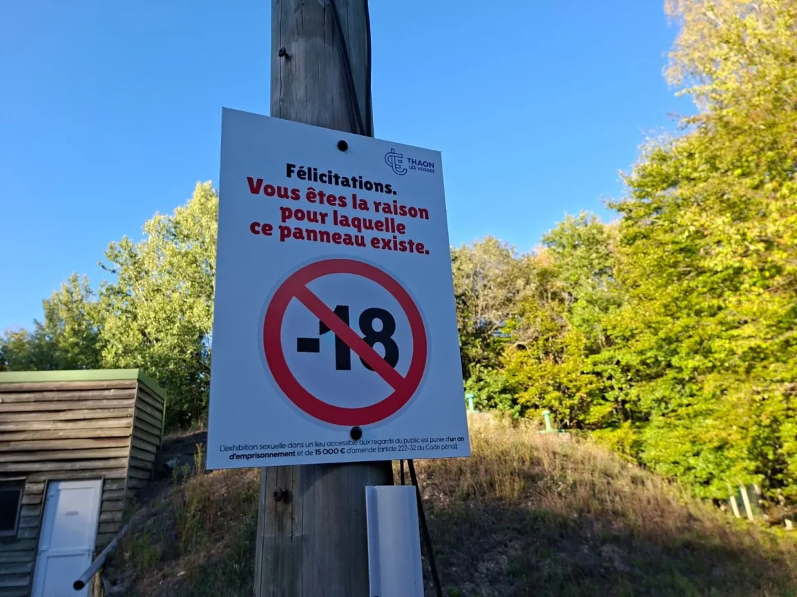 e692132f-6572-4eeb-a7a9-1d68f8cc7c0e Thaon-les-Vosges lutte avec humour contre les ébats en public