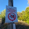 Thaon-les-Vosges lutte avec humour contre les ébats en public