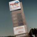 Libération coordonnée des stocks de pétrole par le G7 pour stabiliser les prix des carburants